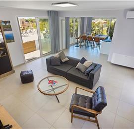 5 bedroom villa with infinity pool, Castellammare del Golfo, sleeps 9